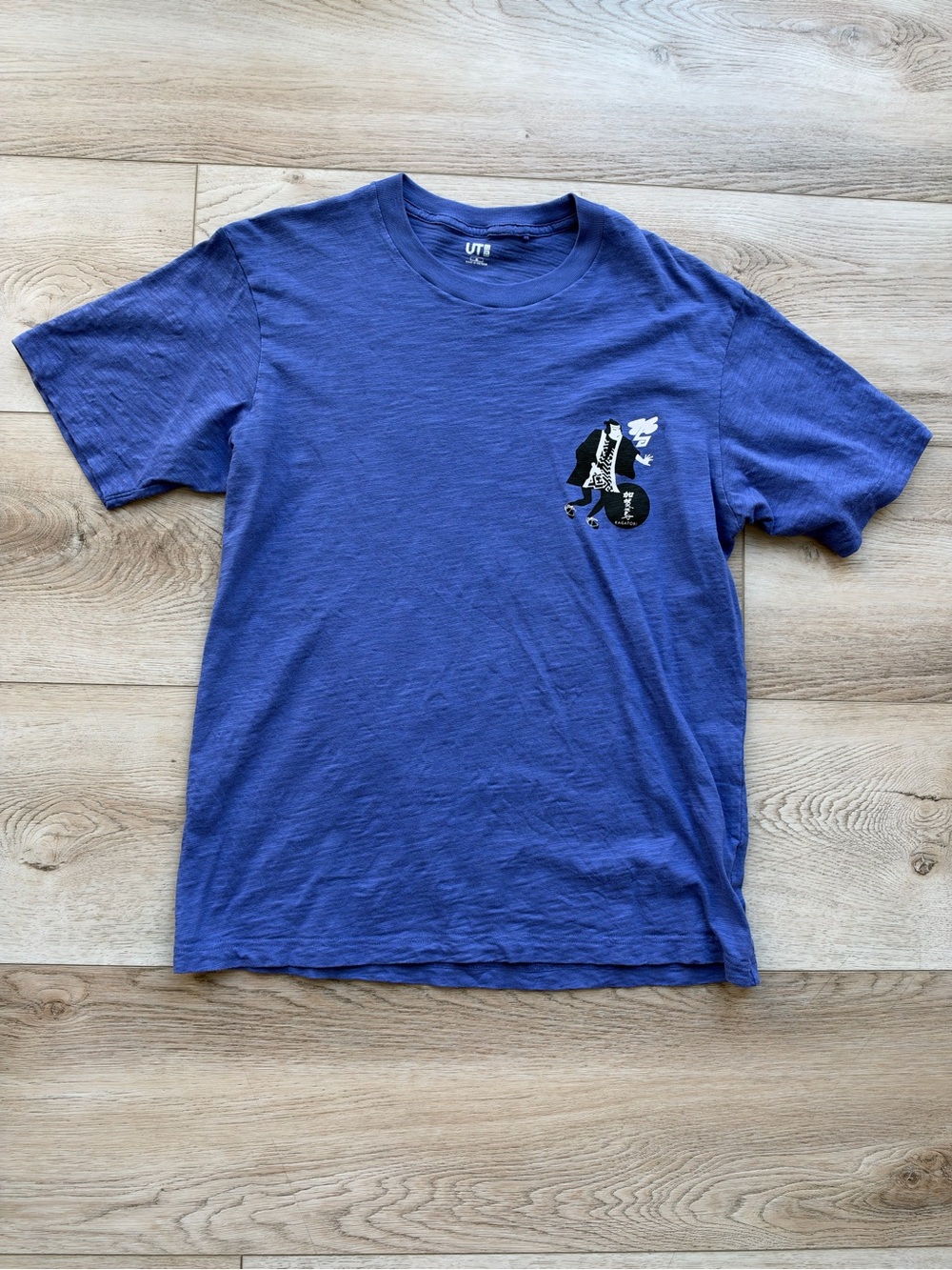 Uniqlo Medium Graphic Tee - Japan Saki Collection